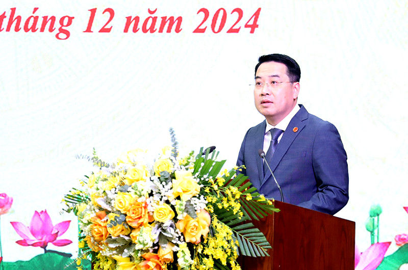 Ong Nguyen Tuan Anh giu chuc Chu tich UBND tinh Yen Bai