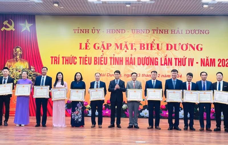 Trí thức phát huy trí tuệ xây dựng Hải Dương ngày càng phát triển - Hình 3 Tri thuc phat huy tri tue xay dung Hai Duong ngay cang phat trien-Hinh-3
