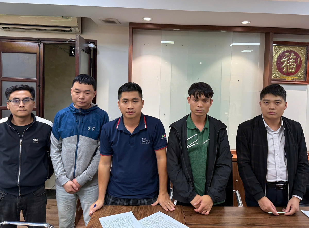 Tạm giữ 5 đối tượng trả 30 tỷ/m2 đấu giá đất Sóc Sơn Tam giu 5 doi tuong tra 30 ty/m2 dau gia dat Soc Son