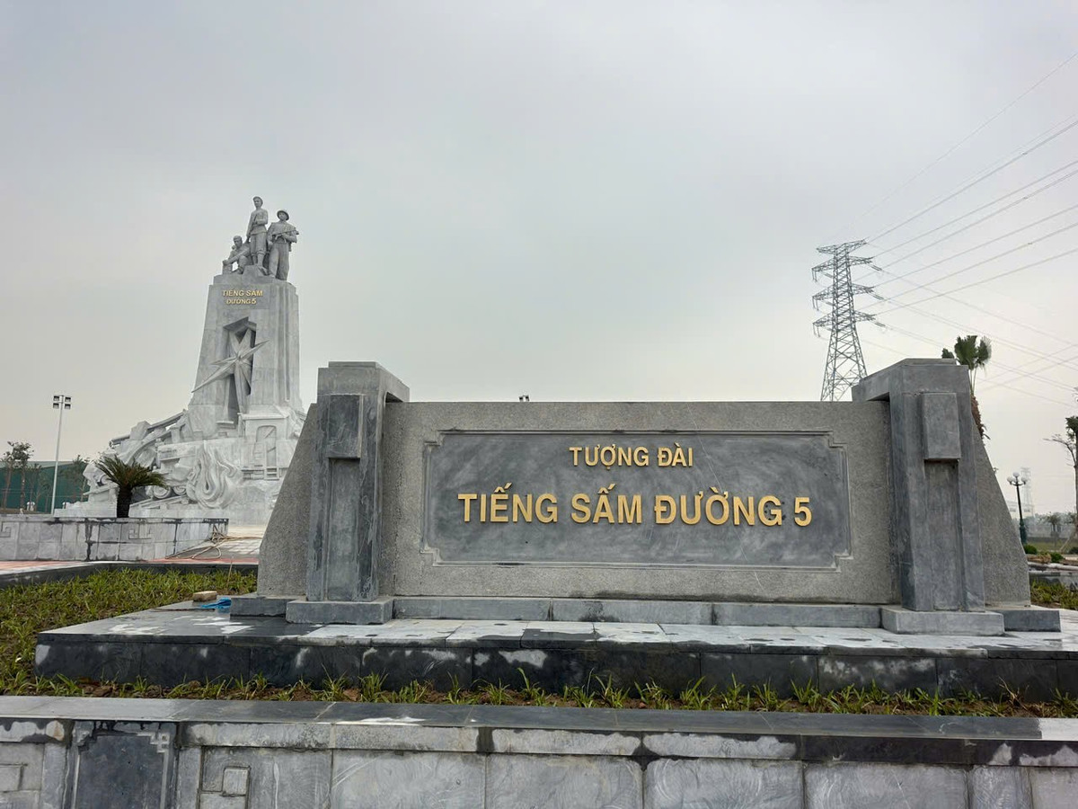 Can canh cong trinh tuong dai “Tieng sam duong 5” o Hai Duong