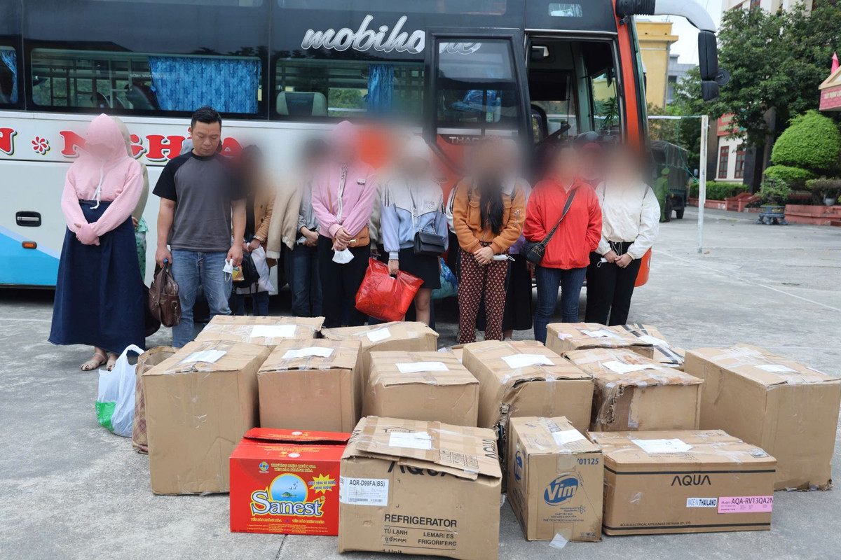 Bắt 13 đối tượng ghép ảnh nhạy cảm, đe dọa đòi nợ - Hình 2 Bat 13 doi tuong ghep anh nhay cam, de doa doi no-Hinh-2