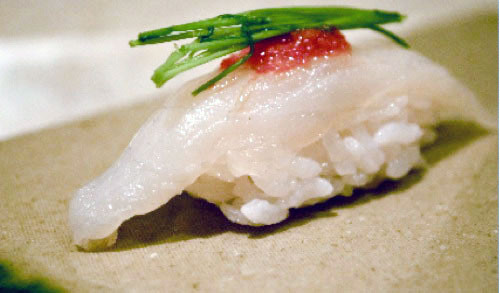 Món ăn đặc biệt này thường phải được những đầu bếp hàng đầu ở Nhật Bản chế biến thì người ăn mới đủ can đảm để thưởng thức.