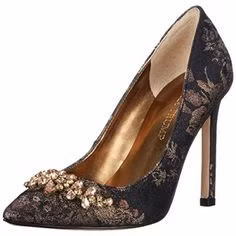 Đôi giày mang phong cách Vintage được Ivanka Trump yêu thích.