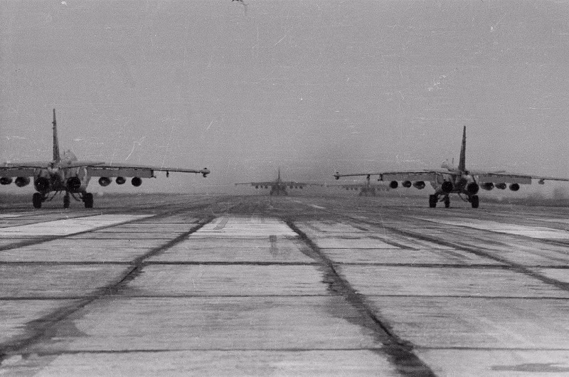 Những bức ảnh ghi lại hoạt động của máy bay cường kích Su-25 trong biên chế Trung đoàn hàng không 452, sân bay Chortkov (Cộng hòa Xã hội Chủ nghĩa Xô Viết Ukraine) giai đoạn 1987-1991. Nguồn ảnh: ER