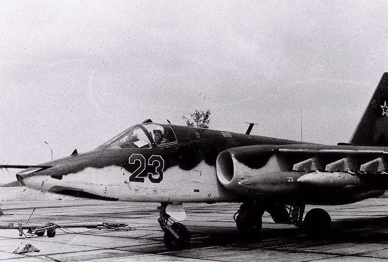Su-25 là mẫu máy bay cường kích hỗ trợ tầm gần được thiết kế để tiêu diệt các mục tiêu mặt đất bao gồm cả xe tăng, xe thiết giáp, bộ binh đối phương... Nguồn ảnh: ER