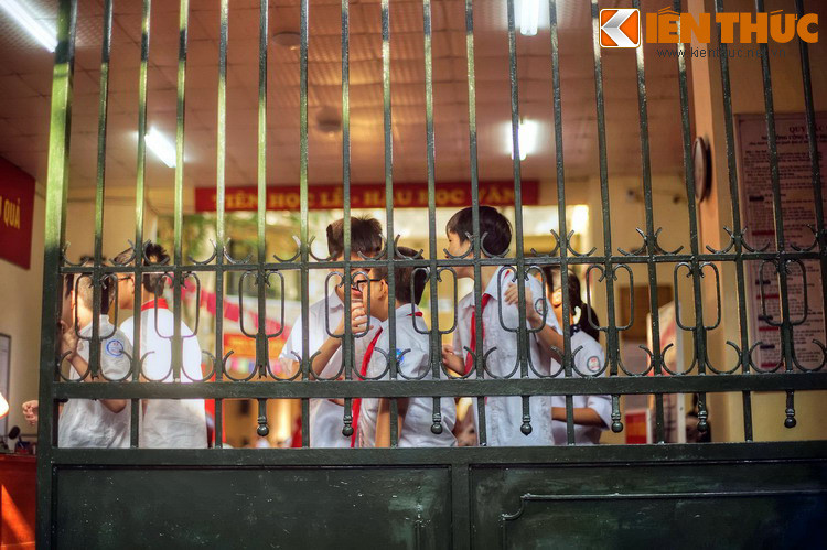 Bên cạnh các vở diễn phục cụ cộng đồng Hoa kiều đông đúc ở phố cổ, nhà hát này thỉnh thoảng cho các ban nhạc từ Pháp sang thuê làm nơi biểu diễn. Tháng 3/1888, một vụ cháy lớn xảy ra ở phố Hàng Cót, may mắn nhà hát không việc gì.