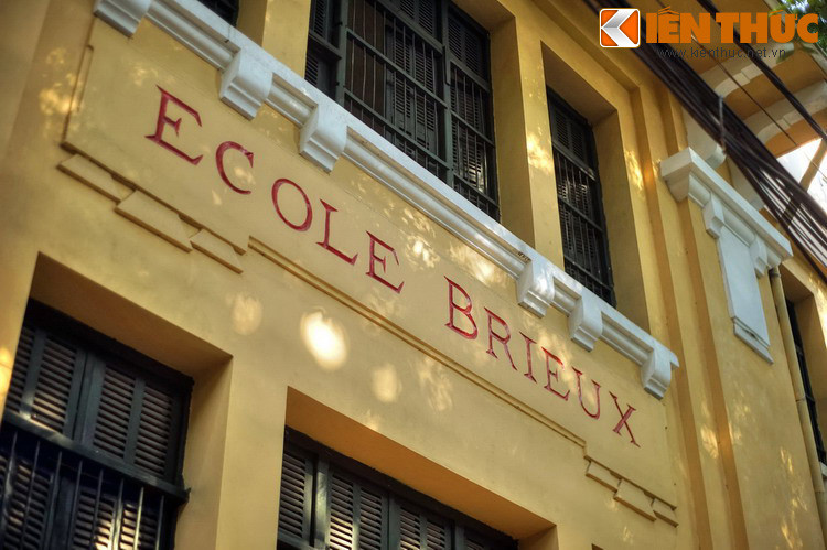 Năm 1916, chính quyền trưng thu rạp này, cho phá đi để xây một trường tiểu học dành riêng cho nữ sinh gọi là Ecole Brieux, dân gian gọi là trường Hàng Cót. Năm 1948, trường Brieux đổi tên là trường Thanh Quan.