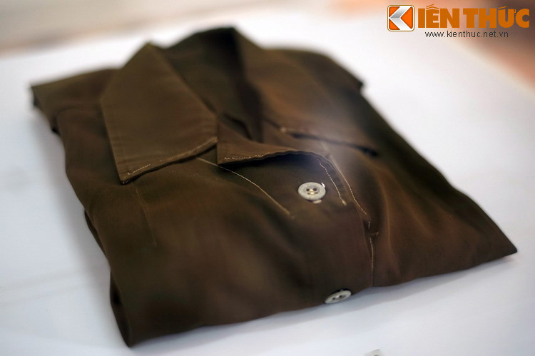 Áo bà ba, đồng chí Hồ Thị Bi được cấp trước khi nhận nhiệm vụ trở về Nam chiến đấu, ngày 15/12/1973.