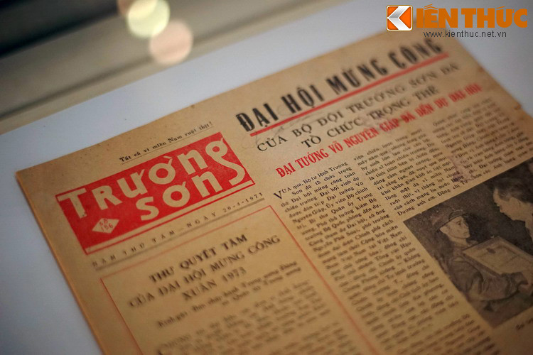 Báo Trường Sơn (số ra ngày 20/4/1975), do cơ quan Chính trị Bộ Tư lệnh Trường Sơn phát hành.