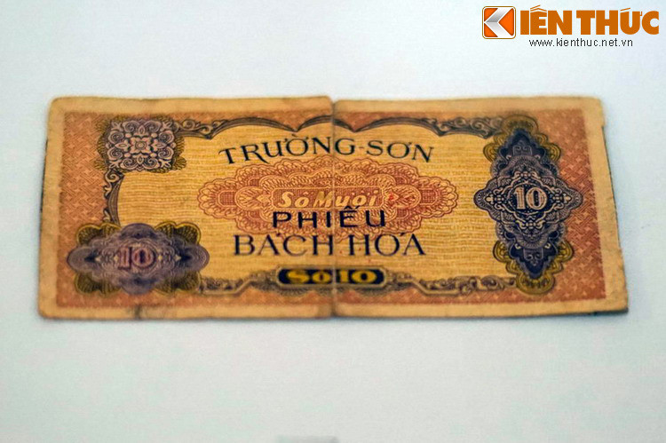 Phiếu bách hóa Trường Sơn (mệnh giá 10 đồng), do Ngân hàng Nhà nước Việt Nam Dân chủ Cộng hòa phát hành tháng 6/1965, có giá trị như tiền để phân phối cho các chiến sĩ Đoàn 559, nhằm tạo điều kiện quyết toán wor các trạm, binh trạm đóng ở Trường Sơn. Phiếu được lưu hành đến 1975.