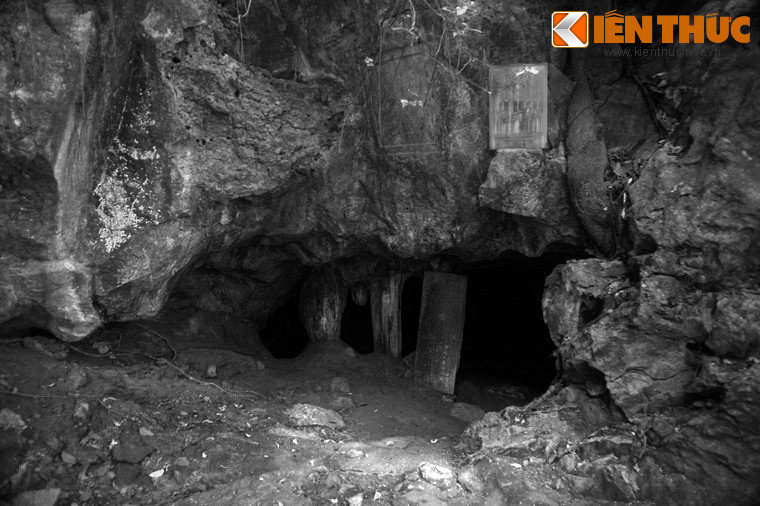 Nằm ở xã Nga Thiện, huyện Nga Sơn, tỉnh Thanh Hóa, động Từ Thức là một địa điểm gắn liền với truyện Từ Thức gặp tiên trong tác phẩm Truyền kỳ mạn lục của Nguyễn Dữ.