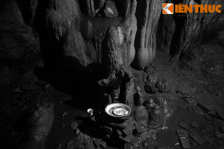 Từ Thức ở được chừng một năm, có ý nhớ nhà, nói với Giáng Hương rằng muốn về thăm quê cũ. Nàng khuyên rằng: “Thiếp không phải vì tình lưu luyến hẹp hòi mà ngăn trở ý định của chàng, chỉ vì ở trần gian tháng ngày ngắn ngủi, sợ chàng có về đến nhà, cũng không thấy còn như trước nữa”.