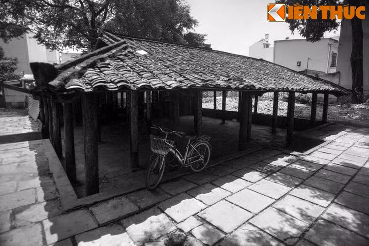 Ngược dòng lịch sử, năm 1028, khi vua Lý Thái Tổ băng hà, tang lễ chưa xong thì ba hoàng tử là Vũ Đức vương, Dực Thánh vương và Đông Chinh vương đã đem quân đến vây thành để tranh ngôi của Thái tử Lý Phật Mã. Các quan dưới quyền Thái tử cho quân ra thành quyết được thua một trận.