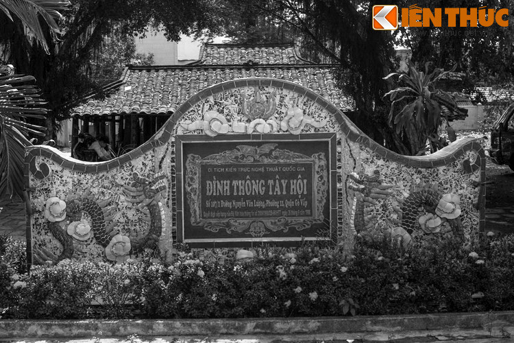 Nằm trên đường Thống Nhất, quận Gò Vấp, TP HCM, đình Thông Tây Hội có tuổi đời hơn 3 thế kỷ, là ngôi đình cổ nhất của vùng đất Nam Bộ. Ngôi đình này cũng là nơi lưu giữ những nét văn hóa tâm linh đặc sắc có từ buổi đầu khai khẩn đất phương Nam.