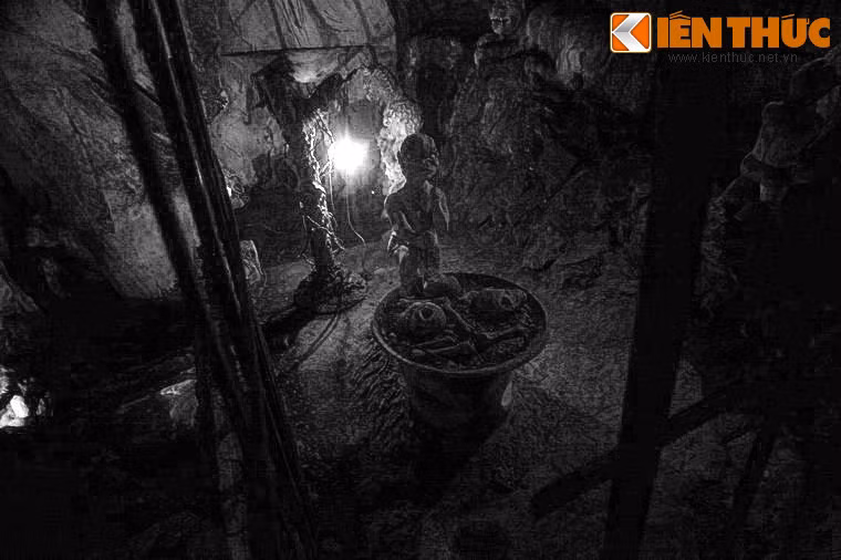 Những bí ẩn không được giải mã khiến bức màn huyền bí bao trùm lên động Âm Phủ cùng một nỗi sợ mơ hồ. Người ta ví von hang động này như lối vào cõi Âm, đồn đại rằng người vô ý lạc vào sẽ mãi mãi không ra khỏi được...