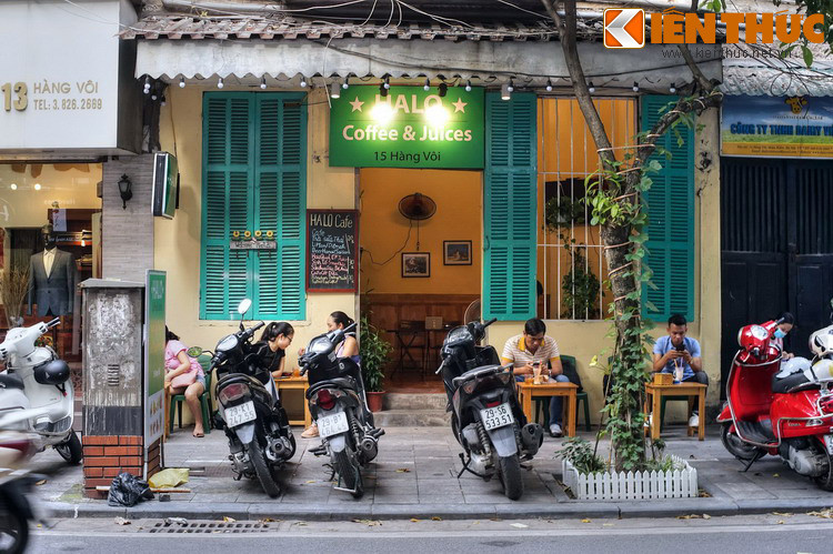 Vôi cục, mặt hàng gắn với tên phố giờ chỉ còn là ký ức. Phố Hàng Vôi hiện tại được biết đến với nhịp sống có phần chậm rãi và một số quán cà phê mang phong cách phố phường thu hút nhiều người trẻ...