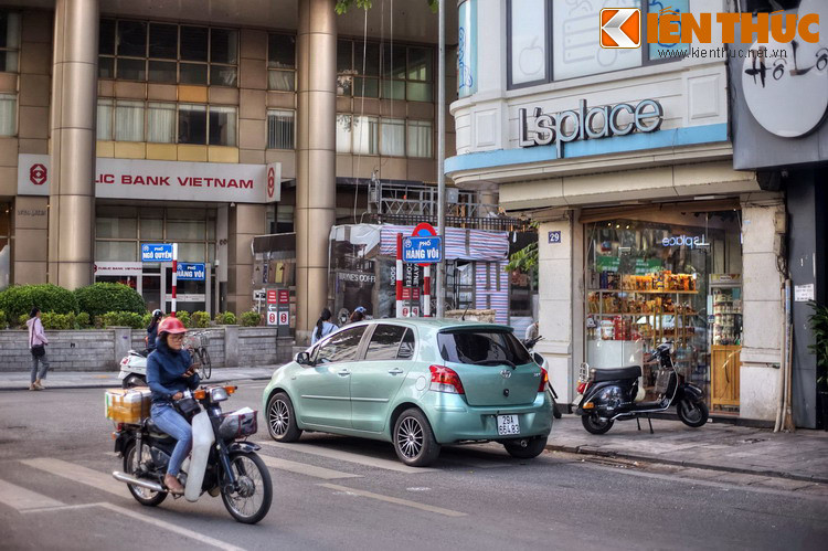 Một số hình ảnh khác về phố Hàng Vôi.