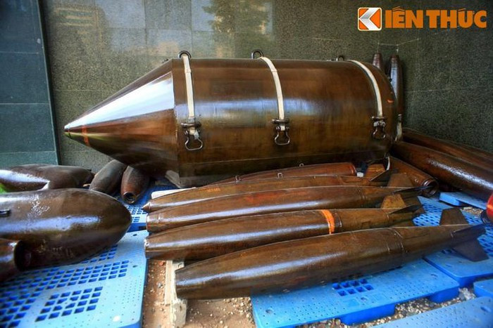 Bom chùm CBU - 55B, một trong những thứ vũ khí chỉ được xếp sau bom hạt nhân về mức sát thương của quân đội Mỹ. Loại vũ khí hủy diệt này được sử dụng lần đầu tiên ở Quảng Trị năm 1972.