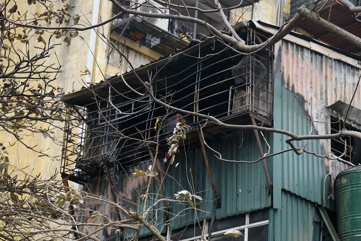 Mức thưởng cho cá nhân là 3 lần mức lương cơ sở (theo mục 8, phụ lục 4, Nghị quyết 03/2020/NQ-HĐND ngày 7/7/2020 của HĐND thành phố). Tiền thưởng từ Quỹ Thi đua - Khen thưởng của thành phố chuyển về tài khoản của UBND quận Hoàng Mai để thực hiện.