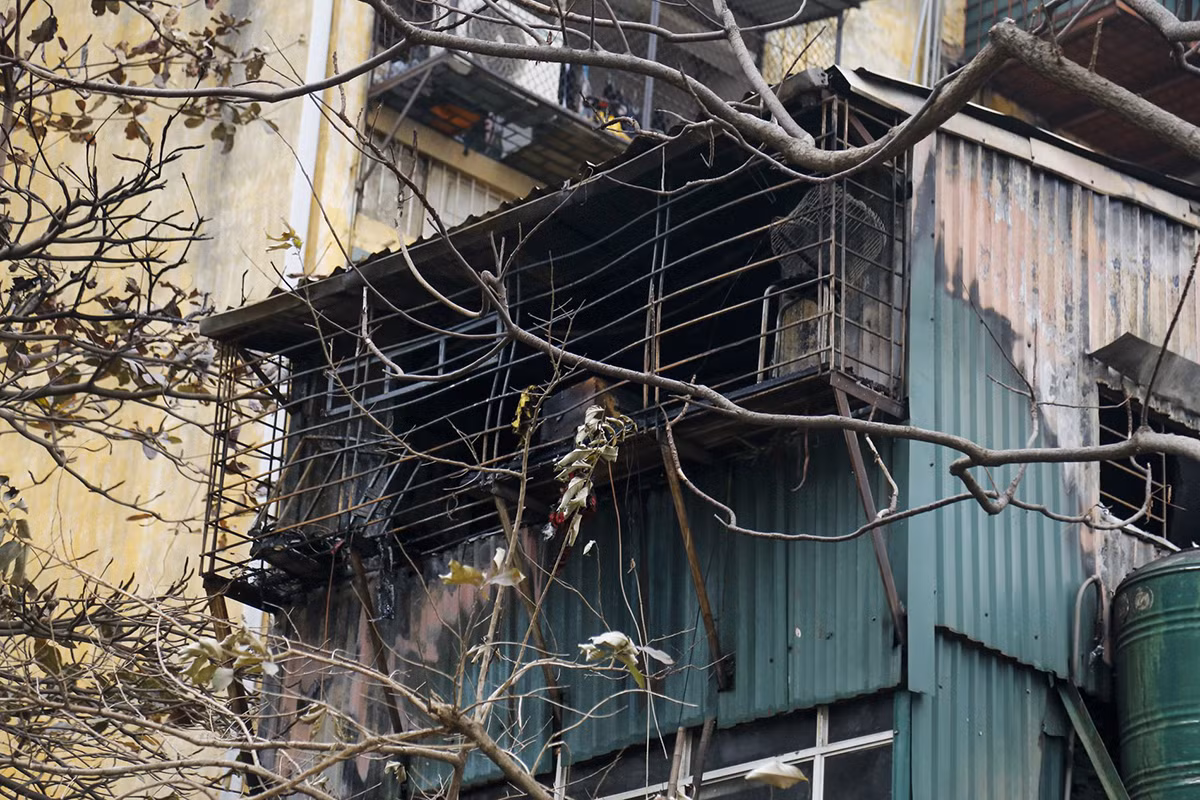 Mức thưởng cho cá nhân là 3 lần mức lương cơ sở (theo mục 8, phụ lục 4, Nghị quyết 03/2020/NQ-HĐND ngày 7/7/2020 của HĐND thành phố). Tiền thưởng từ Quỹ Thi đua - Khen thưởng của thành phố chuyển về tài khoản của UBND quận Hoàng Mai để thực hiện.