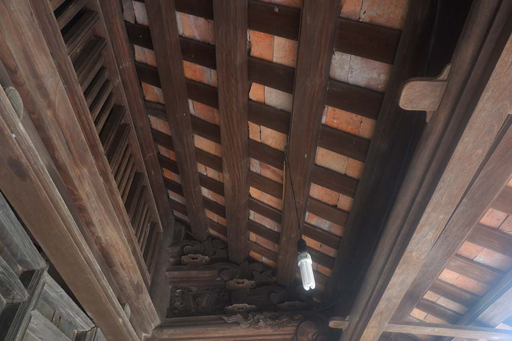 Đây cũng là ngôi nhà gỗ đặc biệt công phu mà khắp cả phủ Lý Nhân và các tỉnh lân cận thời này đều chưa có.