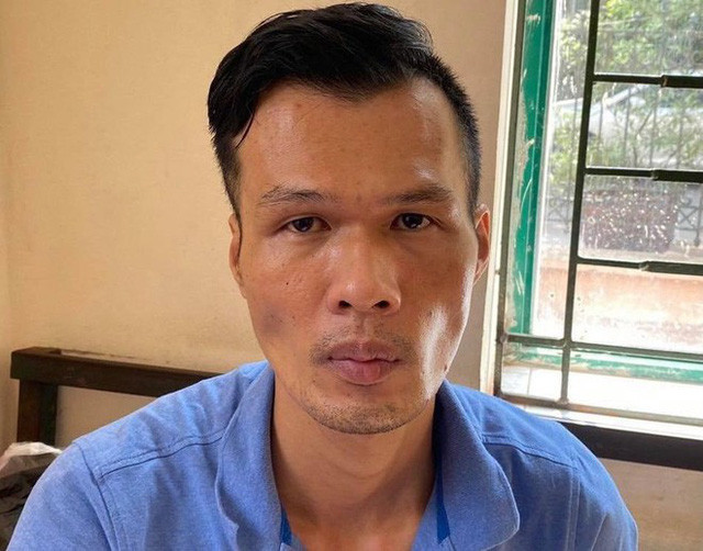  Giả nhân viên văn phòng trộm cắp tài sản ở chung cư: Sau khi ra tù, Phạm Bình Minh (SN 1982, trú tại Thanh Xuân Bắc, Thanh Xuân, Hà Nội) có 7 tiền án về tội Trộm cắp tài sản vẫn "ngựa quen đường cũ", đóng giả nhân viên văn phòng, ăn mặc lịch sự rồi đi vào các tòa chung cư lợi dụng sơ hở để trộm cắp, tổng tài sản bị trộm trên 100 triệu đồng. Ngày 20/6/2021, Minh bị Công an quận Cầu Giấy bắt giữ.