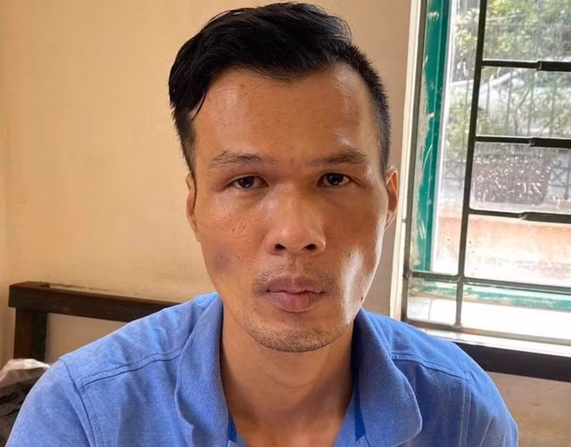  Giả nhân viên văn phòng trộm cắp tài sản ở chung cư: Sau khi ra tù, Phạm Bình Minh (SN 1982, trú tại Thanh Xuân Bắc, Thanh Xuân, Hà Nội) có 7 tiền án về tội Trộm cắp tài sản vẫn "ngựa quen đường cũ", đóng giả nhân viên văn phòng, ăn mặc lịch sự rồi đi vào các tòa chung cư lợi dụng sơ hở để trộm cắp, tổng tài sản bị trộm trên 100 triệu đồng. Ngày 20/6/2021, Minh bị Công an quận Cầu Giấy bắt giữ.