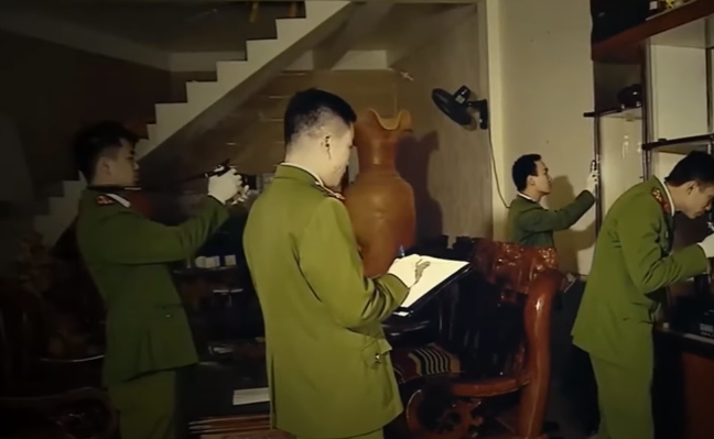 Qua điều tra, xác minh chủ ngôi nhà là vợ chồng Đặng Thị Hiếu (SN 1988) và Triệu Văn Hải (SN 1976 - bác sĩ đang công tác tại Bệnh viện đa khoa TP Cao Bằng).