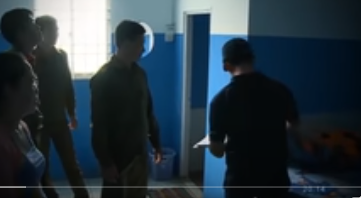 Qua dấu vết tại hiện trường, lực lượng Công an xác định đây là vụ án giết người, cướp tài sản và đặc biệt đối tượng tình nghi nhất là người thanh niên thuê phòng trọ cùng có mối quan hệ quen biết với nạn nhân. Sau khi ra tay sát hại nạn nhân, đối tượng đã nhanh chóng xóa sạch dấu vết, dọn dẹp đồ đạc trong phòng.