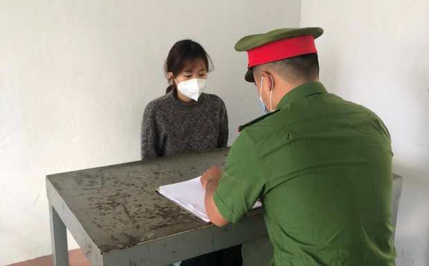  Cô gái lừa bán sầu riêng để chiếm đoạt hàng trăm triệu đồng: Sau khi liên lạc qua mạng xã hội, Bàn Thị Hằng (SN 2000, ở Hòa Bình) đã lừa bán trái cây để chiếm đoạt hàng trăm triệu đồng của nhiều người. Trong số đó có 1 người phụ nữ ở huyện Đắk Mil, tỉnh Đắk Nông bị Hằng lừa số tiền lớn. Ngày 10/1, Công an huyện Đắk Mil, tỉnh Đắk Nông cho biết đã khởi tố, bắt tạm giam Hằng. 