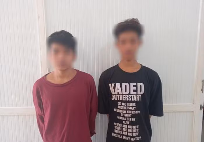  Hai nam sinh lớp 11 cướp giật điện thoại ở công viên: Vì không có điện thoại sử dụng nên Lê Thành Lộc và Trần Nguyễn Minh Hiếu (cùng SN 2005, cùng ngụ huyện Đạ Huoai, Lâm Đồng) đã cướp điện thoại của chị H.T.T.N (SN 2003, ngụ huyện Bảo Lâm) khi chị N. đang ngồi ở ghế đá công viên trước UBND TP Bảo Lộc. Ngày 10/1, Công an TP Bảo Lộc cho biết đang tạm giữ 2 đối tượng này để điều tra. 