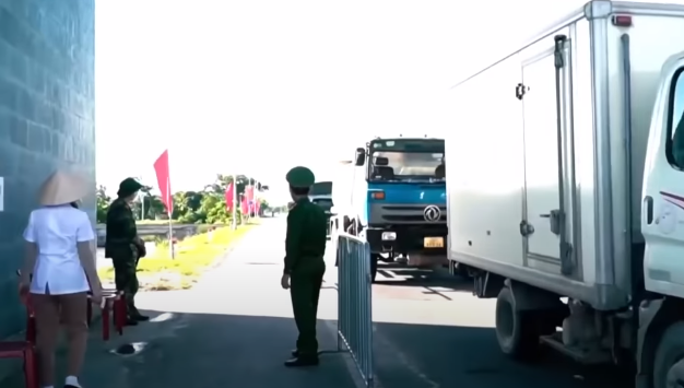 Một mặt tích cực điều tra vụ án, mặt khác các trinh sát của Phòng Cảnh sát hình sự đã tổ chức chặn chốt tại các khu vực giáp ranh các huyện trong tỉnh và tỉnh Thanh Hóa, Nam Định.