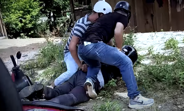 Bằng các biện pháp nghiệp vụ, ngày 10/5/2020, lực lượng chức năng đã bắt giữ đối tượng Đỗ Văn Minh khi đang đi xe máy 1 mình trên địa bàn TP Đồng Xoài, tỉnh Bình Phước.