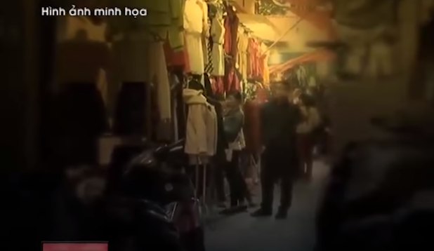 Tại thị trấn Đồng Đăng, tỉnh Lạng Sơn trong khi chị H. đang đi mua quần áo tại khu chợ thì hắn gọi điện cho đồng bọn ở bên kia biên giới về Việt Nam để đón người. Nhận thấy sự bất thường khi An liên tục nghe điện thoại đặc biệt là những biểu hiện của an suốt dọc đường đi, lợi dụng cơ hội An không để ý H. đã bỏ trốn. 