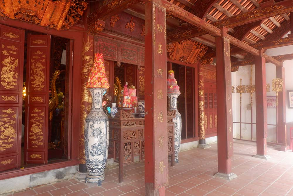 Theo truyền thuyết địa phương, chùa thờ nữ thần linh thiêng trông coi việc điều mưa khiển gió, giúp dân trừ lũ lụt, đem lại mưa thuận gió hòa, mùa màng bội thu nên được gọi là chùa Đức Bà làng Đanh, gọi tắt là chùa Bà Đanh như tên gọi ngày nay.