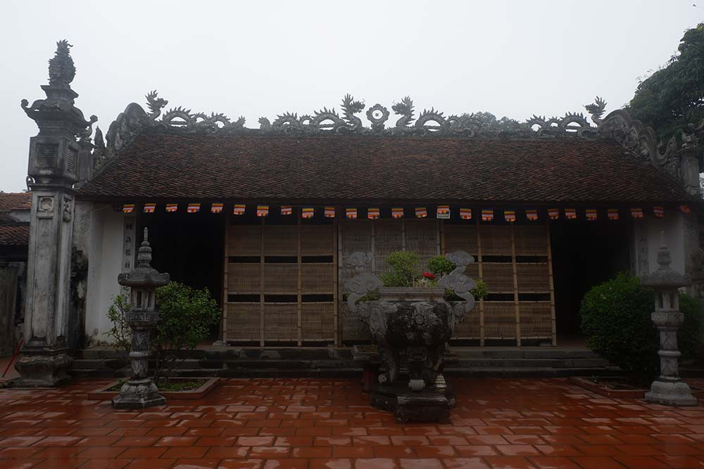 Tại chùa Bà Đanh, du khách có thể tham quan, chiêm ngưỡng một số công trình ấn tượng như Nhà Thượng đường, Nhà Trung đường, Nhà Thượng điện… Người dân địa phương cho biết chùa Bà Đanh là địa danh có tuổi thọ lâu đời và trải qua nhiều lần tu sửa.