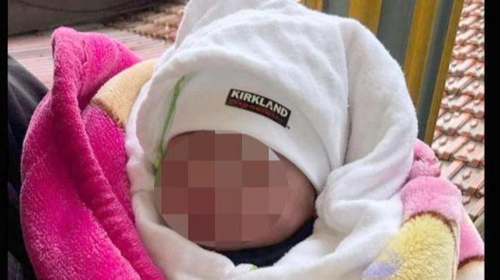  Bé trai sơ sinh còn nguyên dây rốn bị bỏ lại trước cửa đền: Ngày 14/1, UBND xã Đông Xá (huyện Vân Đồn, Quảng Ninh) cho biết đang tìm người thân cho bé trai sơ sinh bị bỏ tại cửa đền Cặp Tiên. Nếu trong thời gian theo pháp luật quy định mà không có ai đến nhận, UBND xã sẽ tiến hành làm các thủ tục pháp lý cho bé theo quy định. Người phát hiện bé sơ sinh là bà chủ nhang Vũ Thị Mùi (SN 1960, ở đền Cặp Tiên)