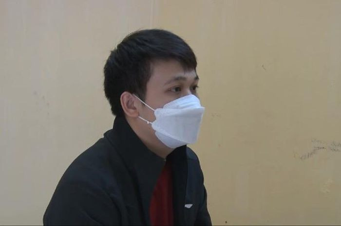  Lập sàn tiền ảo lừa hàng ngàn nhà đầu tư: Nguyễn Hoàng Huy (SN 1995, ở Hà Nội) đã thiết lập sàn giao dịch số MKC để thu hút, lôi kéo nhà đầu tư. Khi nhà đầu tư mua đồng MKC thì toàn bộ số tiền đầu tư sẽ bị khóa, không rút ra được. Công an xác định chỉ trong vòng 2 tháng, Huy đã lừa đảo chiếm đoạt 10 tỷ đồng. Ngày 14/1, Công an thị xã Duy Tiên, Hà Nam cho biết đang tạm giữ Huy để điều tra, làm rõ.