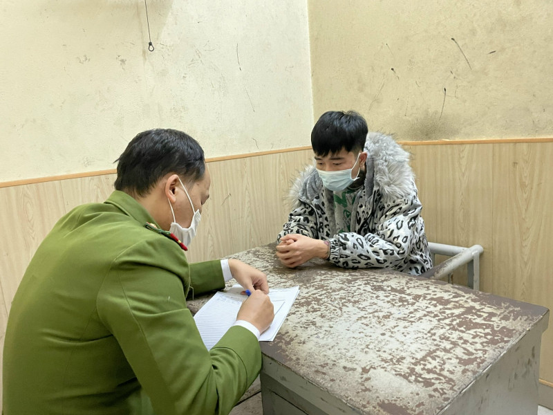 Tiến hành khám xét khẩn cấp tại nhà đối tượng thu giữ 400 triệu đồng được chôn ở vườn sau nhà đối tượng tại xã Nghĩa Lộ, huyện Cát Hải. Xác minh nhân thân, đối tượng này hiện sống cùng mẹ và em trai tại thôn Minh Hồng, Nghĩa Lộ (bố Nam đã mất). Năm 2011, Nam từng bị áp dụng đưa đi trường giáo dưỡng.