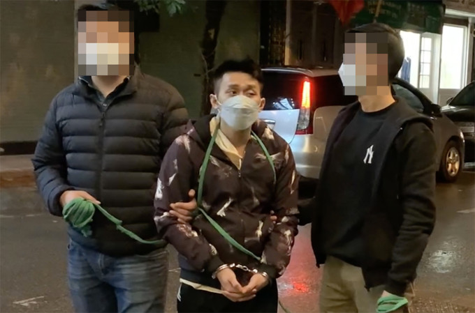 Đến chiều 16/1, chưa đầy 24 giờ đồng hồ sau khi gây án, Vũ Hoàng Huân bị lực lượng Công an bắt giữ khi đang lẩn trốn tại nhà người thân ở Hưng Yên. 