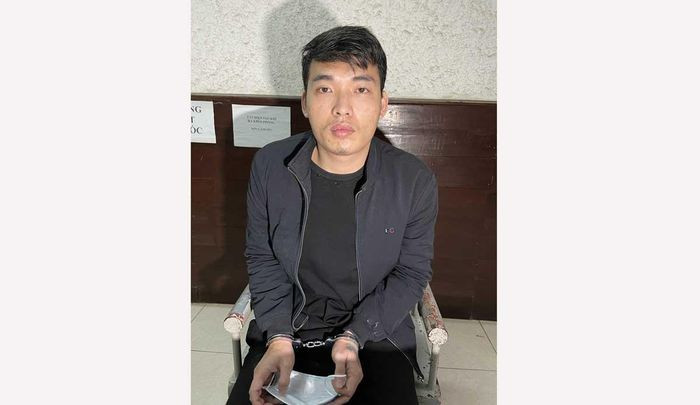  Người đàn ông cướp vàng của học sinh 8 tuổi: Đang đứng chơi ở cổng trước, cháu N.K.L (SN 2014, trú phường Cốc Lếu, TP Lào Cai) bị Đặng Văn Nhất (SN 1994, trú TP Lào Cai) đến hỏi chuyện rồi đe dọa, dùng tay tháo bông tai bằng vàng rồi bỏ chạy. Ngày 17/1, Nhất bị Công an TP Lào Cai tạm giữ để điều tra.