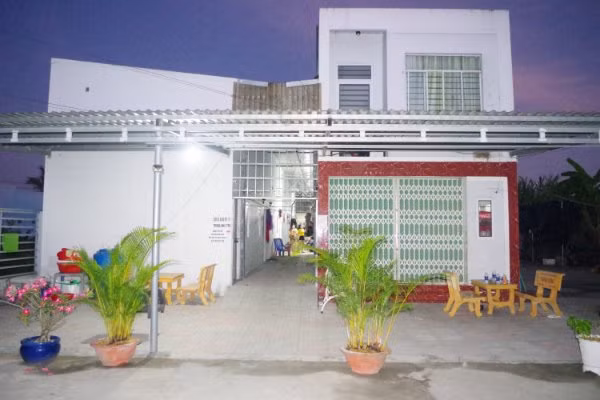  Đâm chết anh ruột vì đánh mẹ: Trần Trung Hiệp (SN 1996, trú thị xã Gò Công, Tiền Giang) đang ở nhà trọ cùng mẹ ruột là bà Mai (SN 1958) thì Trần Trung Hòa (SN 1991) tới lớn tiếng, đánh mẹ. Thấy vậy, Hiệp ra can ngăn thì xảy ra mâu thuẫn, trong lúc bực tức Hiệp đâm tử vong Hòa. Ngày 18/1, Công an tỉnh Tiền Giang cho biết đang tạm giữ Hiệp để điều tra.