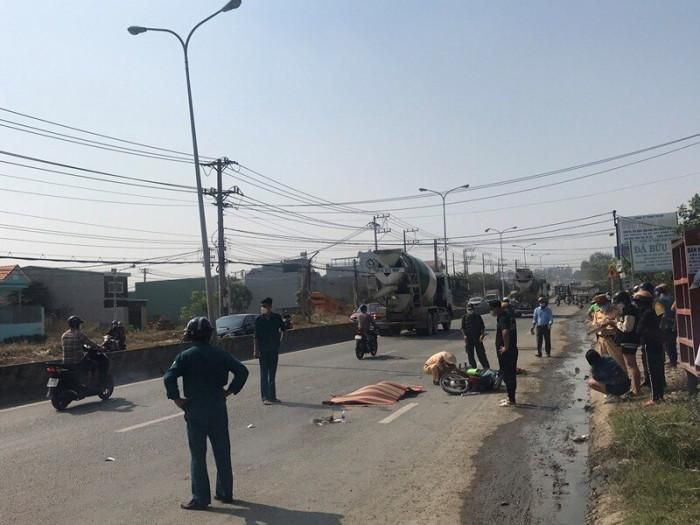  Va chạm với xe bồn, người đàn ông bị cán tử vong: Sáng 18/1, ông Lê Minh Dần (48 tuổi, ngụ Đồng Nai) điều khiển xe máy khi đến TP Dĩ An, tỉnh Bình Dương thì xảy ra va chạm với xe bồn trộn bê tông chạy cùng chiều bên trái. Va chạm làm cho người đàn ông và chiếc xe máy bị kéo lên đi một đoạn, nạn nhân bị bánh xe bồn cán chết tại chỗ.