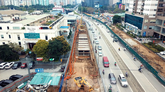 Công trình hầm chui Lê Văn Lương - Khuất Duy Tiến dự kiến hoàn thành vào tháng 10/2022, giúp giải quyết xung đột, ùn tắc tại nút giao Lê Văn Lương - Vành đai 3. (Ảnh: Tiền Phong)