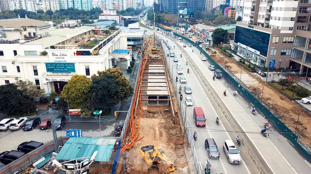 Công trình hầm chui Lê Văn Lương - Khuất Duy Tiến dự kiến hoàn thành vào tháng 10/2022, giúp giải quyết xung đột, ùn tắc tại nút giao Lê Văn Lương - Vành đai 3. (Ảnh: Tiền Phong)