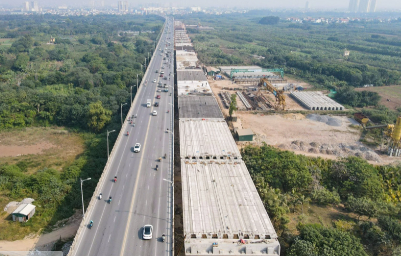  Cầu Vĩnh Tuy 2 được khởi công từ tháng 1/2021 và dự kiến hoàn thành cuối năm 2022. Dự án cầu Vĩnh Tuy 2 có tổng mức đầu tư hơn 2.500 tỷ đồng từ nguồn ngân sách TP Hà Nội. 