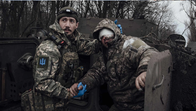 Kể từ khi Quân đội Ukraine tiến vào Kursk và mở chiến trường thứ hai, con số thương vong của Quân đội Ukraine bắt đầu tăng cao. Nhiều phương tiện truyền thông phương Tây, trong đó có quan chức Ukraine, đang cho rằng Quân đội Ukraine đã rơi vào tình trạng thiếu hụt quân sự không phải là vũ khí mà là con người. Ảnh minh họa: Le Monde.