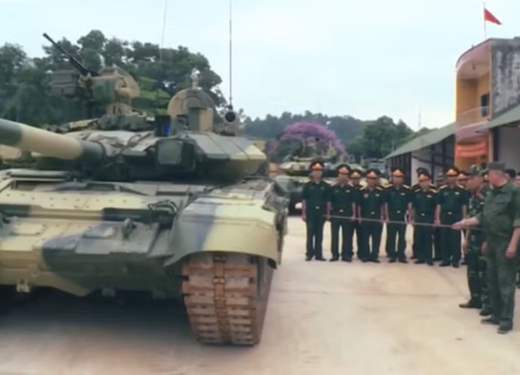 Trong bảng phân loại đánh giá sức mạnh các phương tiện chiến đấu bọc thép của Việt Nam hiện tại thì T-90 đang đứng ở vị trí đầu bảng.