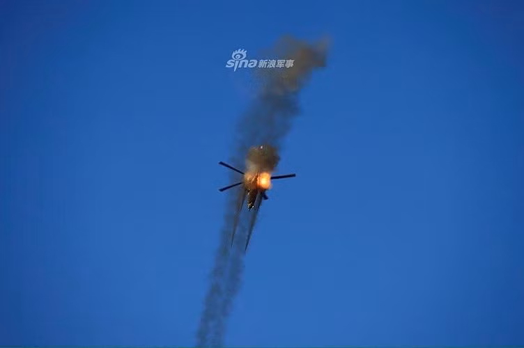 Ngoài pháo bắn nhanh, rocket, Mi-28 còn trang bị các tên lửa chống tăng để tiêu diệt đối phương.