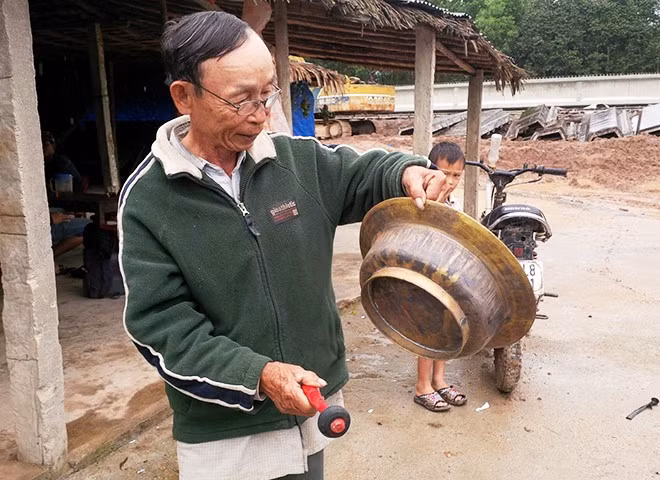 Dan voi 7 con xuat hien o Quang Nam: Chua kip mung da lo-Hinh-2